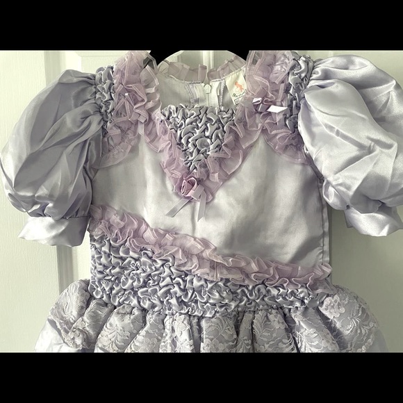 Cute, toddler lavender dress+ 3 Headbands - Picture 3 of 7